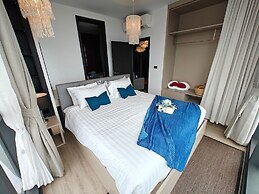Edge Central Pattaya by Mickey