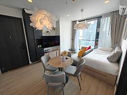 Edge Central Pattaya by Mickey