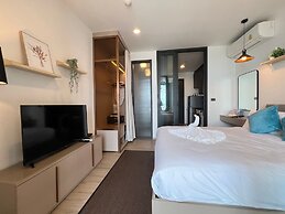 Edge Central Pattaya by Mickey