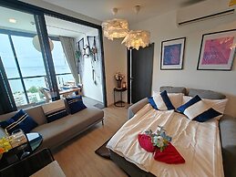 Edge Central Pattaya by Mickey
