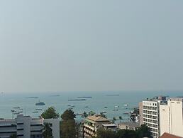 Edge Central Pattaya by Mickey