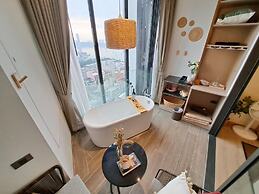 Edge Central Pattaya by Mickey