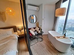 Edge Central Pattaya by Mickey