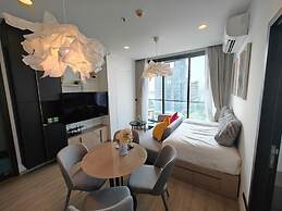 Edge Central Pattaya by Mickey