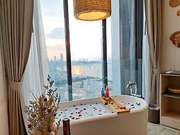 Edge Central Pattaya by Mickey