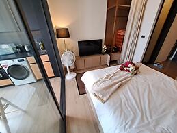 Edge Central Pattaya by Mickey