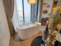 Edge Central Pattaya by Mickey
