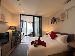 Edge Central Pattaya by Mickey