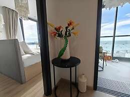 Edge Central Pattaya by Mickey