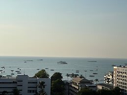 Edge Central Pattaya by Mickey