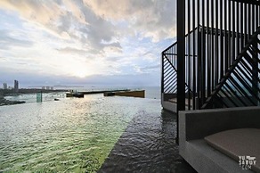 Edge Central Pattaya by Mickey