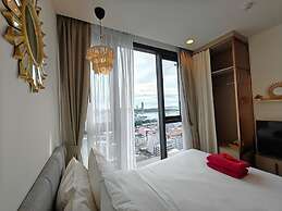 Edge Central Pattaya by Mickey