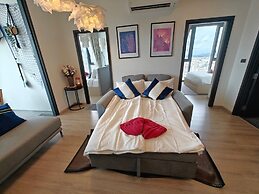 Edge Central Pattaya by Mickey
