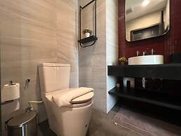 Edge Central Pattaya by Mickey