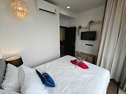 Edge Central Pattaya by Mickey