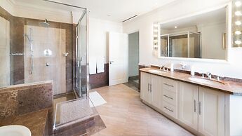 Smugglers Cove by Blue Sky Luxury