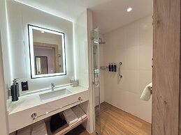 Hilton Garden Inn Termez Airitom
