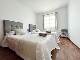 Villa - Sleeps 6 - Pool - Pets Ok - Parking