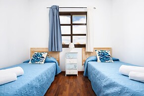 Villa - Sleeps 6 - Pool - Pets Ok - Parking
