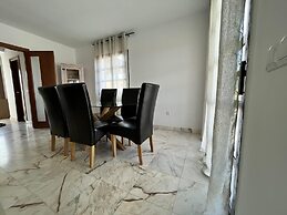 Villa - Sleeps 6 - Pool - Pets Ok - Parking