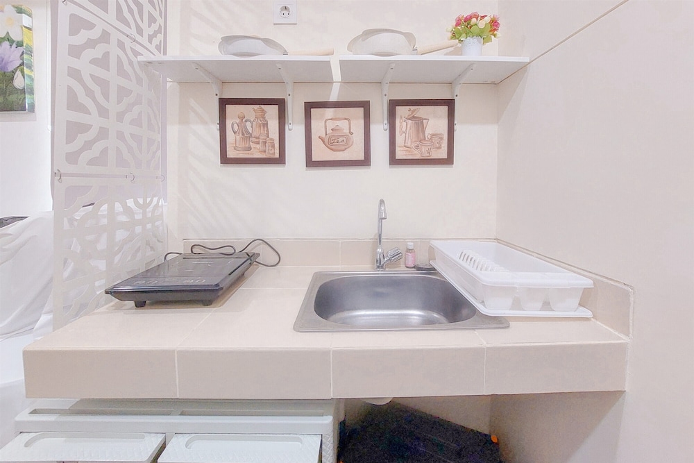 Good Place And Cozy Studio Apartment B Residence
