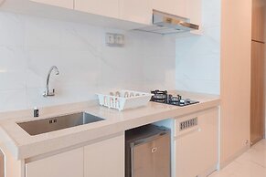 Cozy Living Studio At Sky House Bsd Apartment
