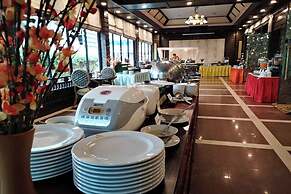 Ruean Phae Royal Park Hotel