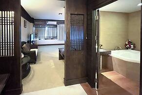 Ruean Phae Royal Park Hotel