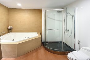 Ruean Phae Royal Park Hotel