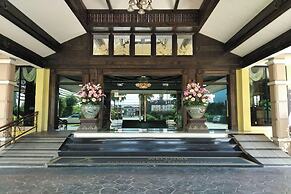 Ruean Phae Royal Park Hotel