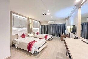 Ruean Phae Royal Park Hotel