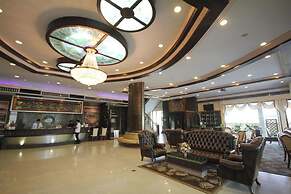 Ruean Phae Royal Park Hotel