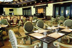 Ruean Phae Royal Park Hotel