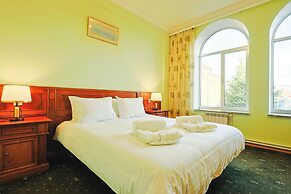 Lalaner Hotel
