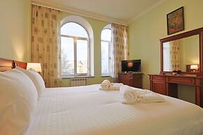 Lalaner Hotel
