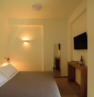 Elia Pyrgos Suites