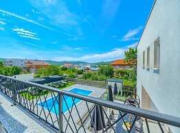 Villa Dreamin With Heated Pool & Hot Tub