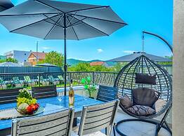 Villa Dreamin With Heated Pool & Hot Tub