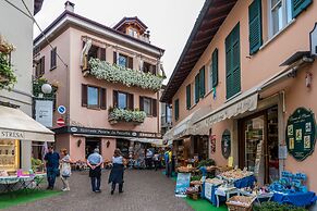 Il Dipinto Sul Lago Stresa Center