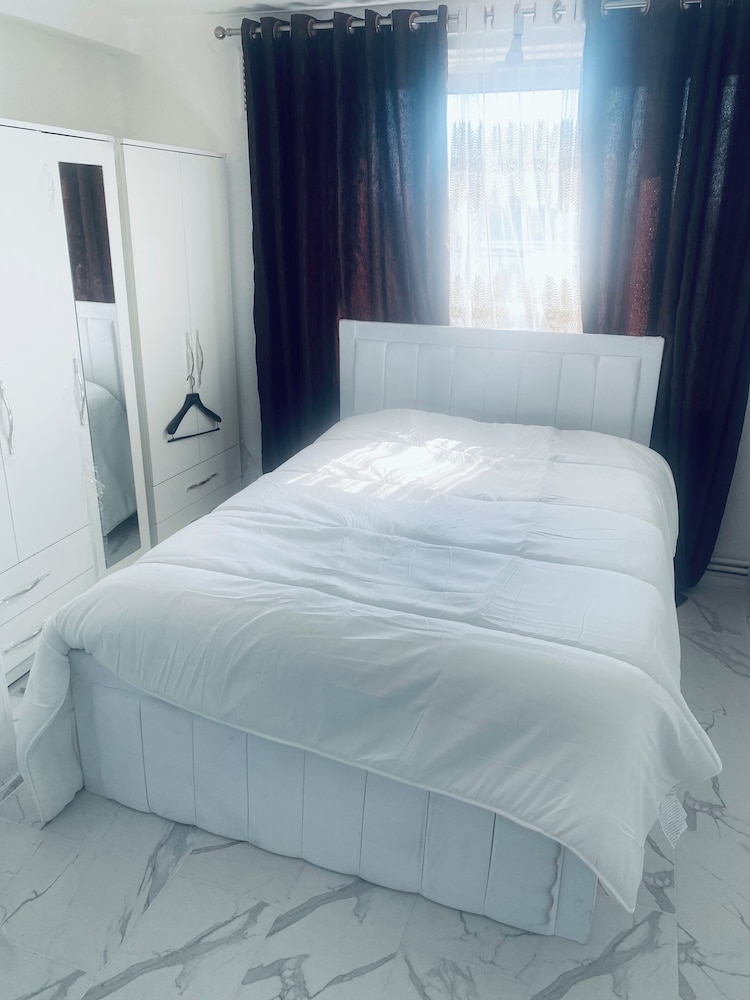 Cozy Studio Retreat in Mitcham