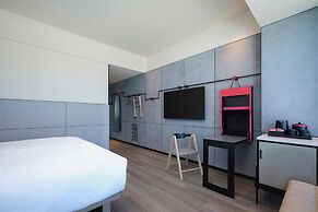 Moxy Ningbo Old Bund