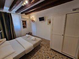 Gesuiti Cozy and Central Apartment by Ca-sa Check