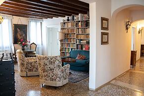 Casa Allegra by Ca-sa Check