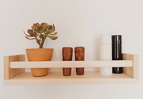 Leonoch containers