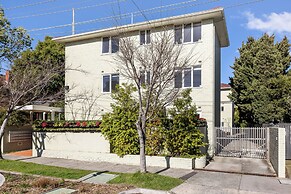Windsor Apartments by Urban Rest