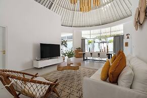 Luxurious Mediterranean Villa In Canggu Oasis