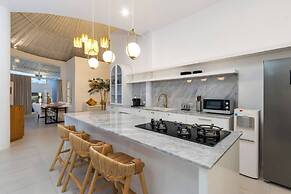 Luxurious Mediterranean Villa In Canggu Oasis