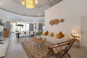 Luxurious Mediterranean Villa In Canggu Oasis