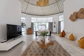 Luxurious Mediterranean Villa In Canggu Oasis