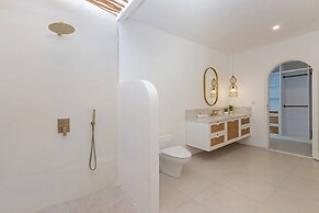 Luxurious Mediterranean Villa In Canggu Oasis